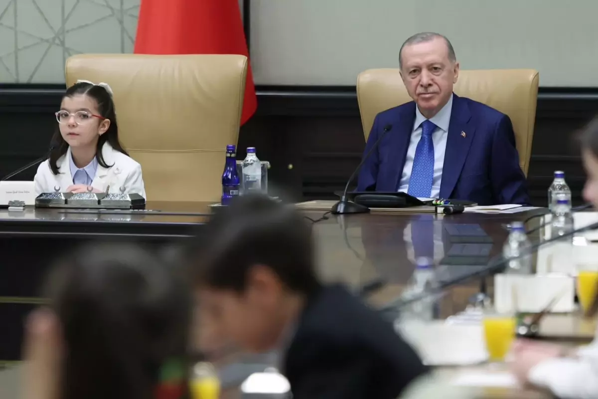 Cumhurbaşkanı Erdoğan, Külliye\'de çocukları ağırladı