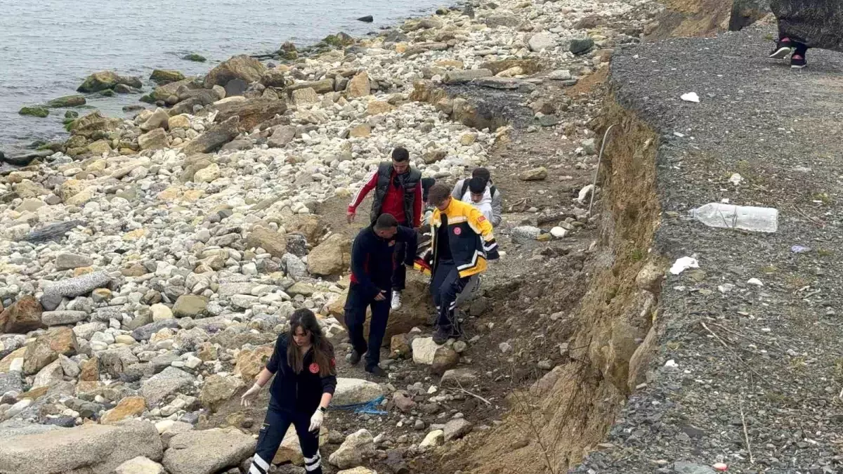 Zonguldak\'ta Kayalıklardan Düşen Kişi Kurtarıldı