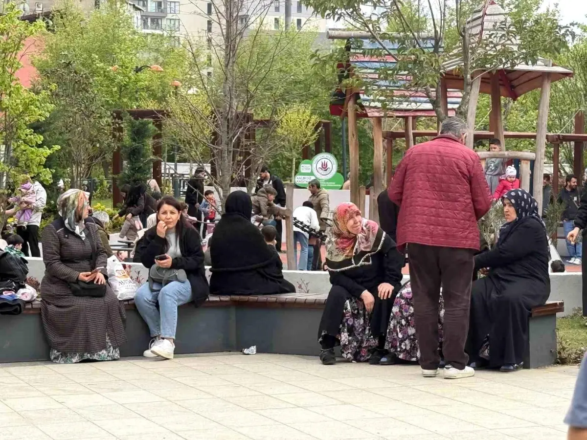 İstanbul\'da 6.2 Büyüklüğünde Deprem: Vatandaşlar Panik İçinde Sokağa Çıktı