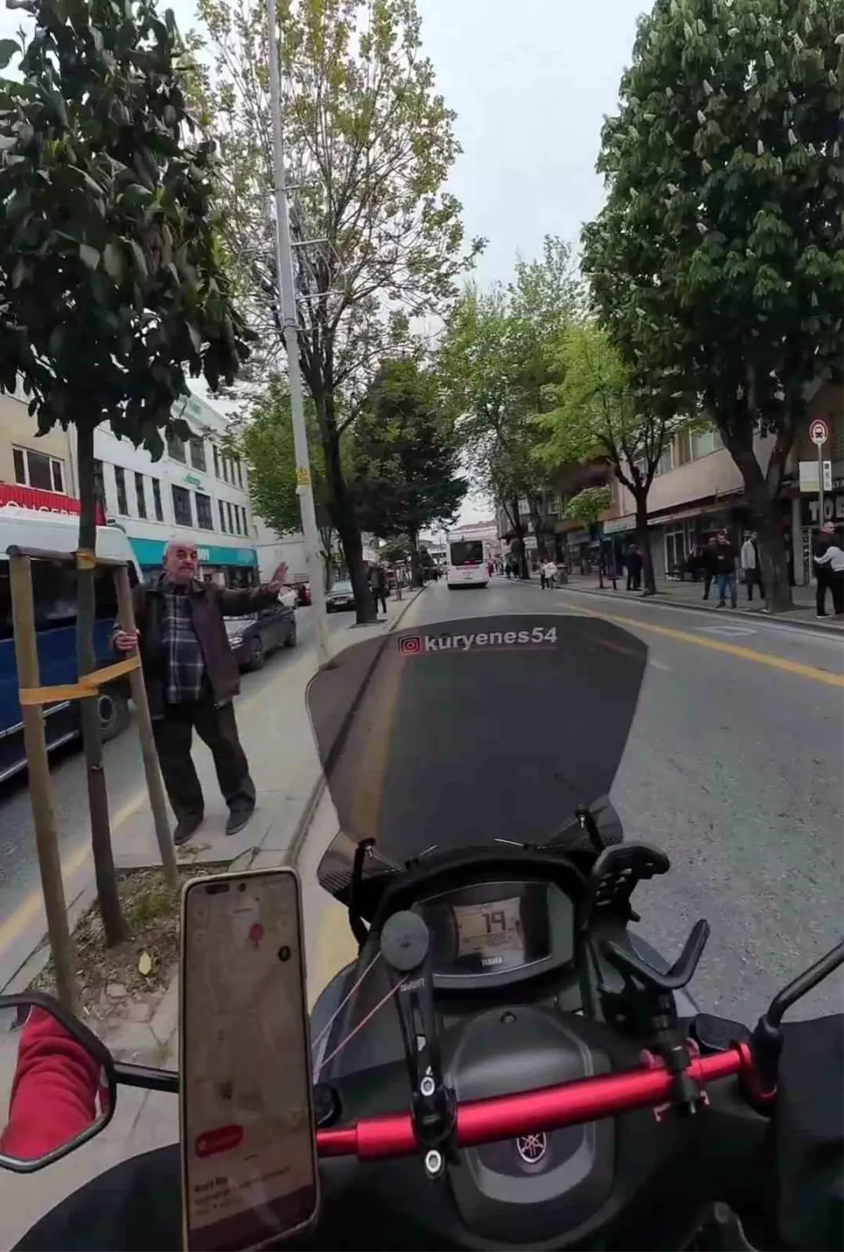 Sakarya\'da Motosikletli Kurye Depreme Yakalandı