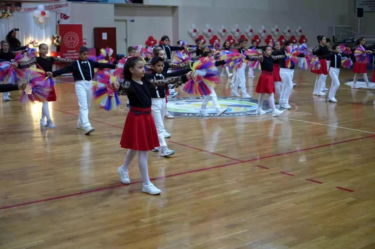 Edremit\'te 23 Nisan Ulusal Egemenlik ve Çocuk Bayramı coşkuyla kutlandı