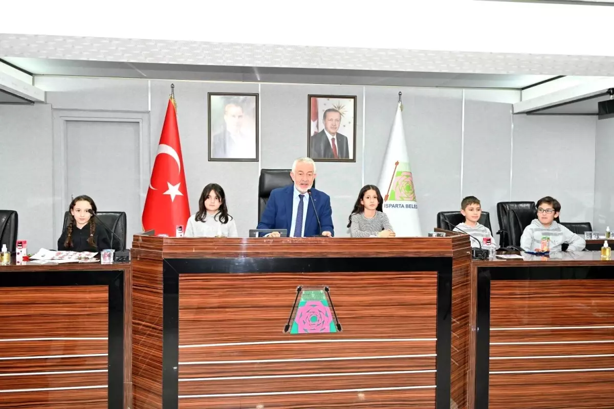 Isparta\'da Öğrenciler Yerel Yönetimleri Öğrendi