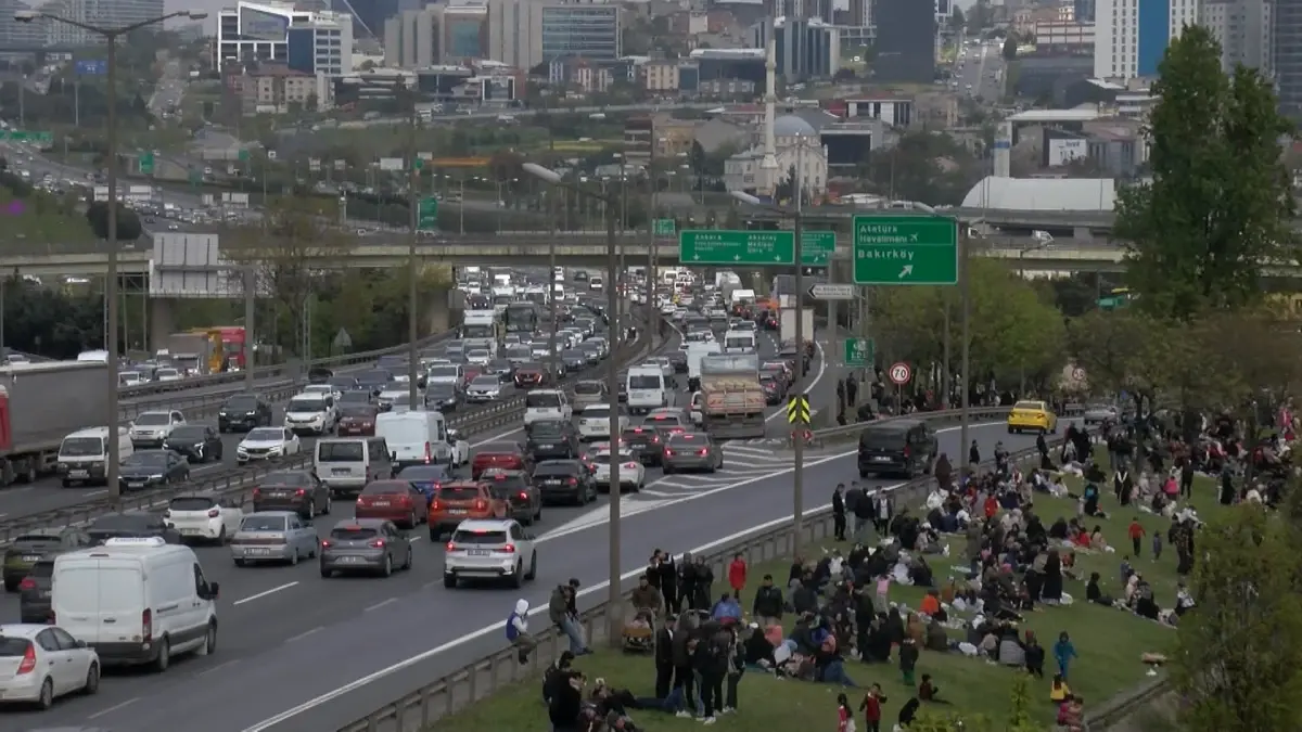 İstanbul\'da 6,2 Büyüklüğünde Deprem