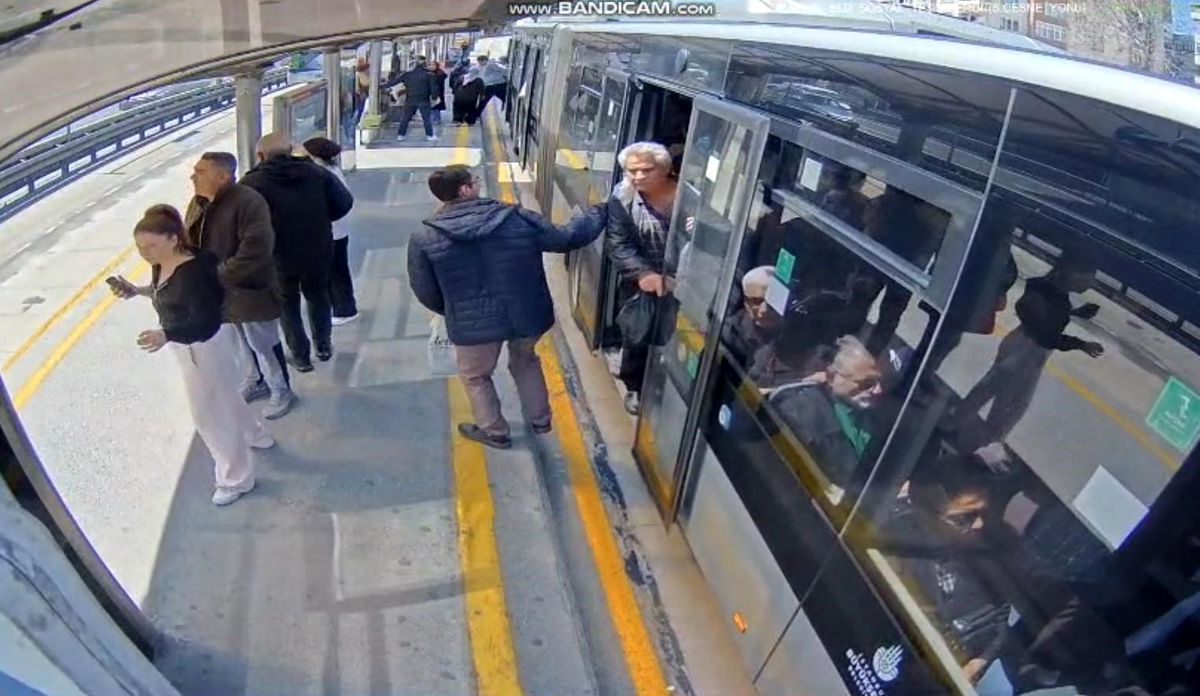 İstanbul\'da Metrobüsde Deprem Panikleri