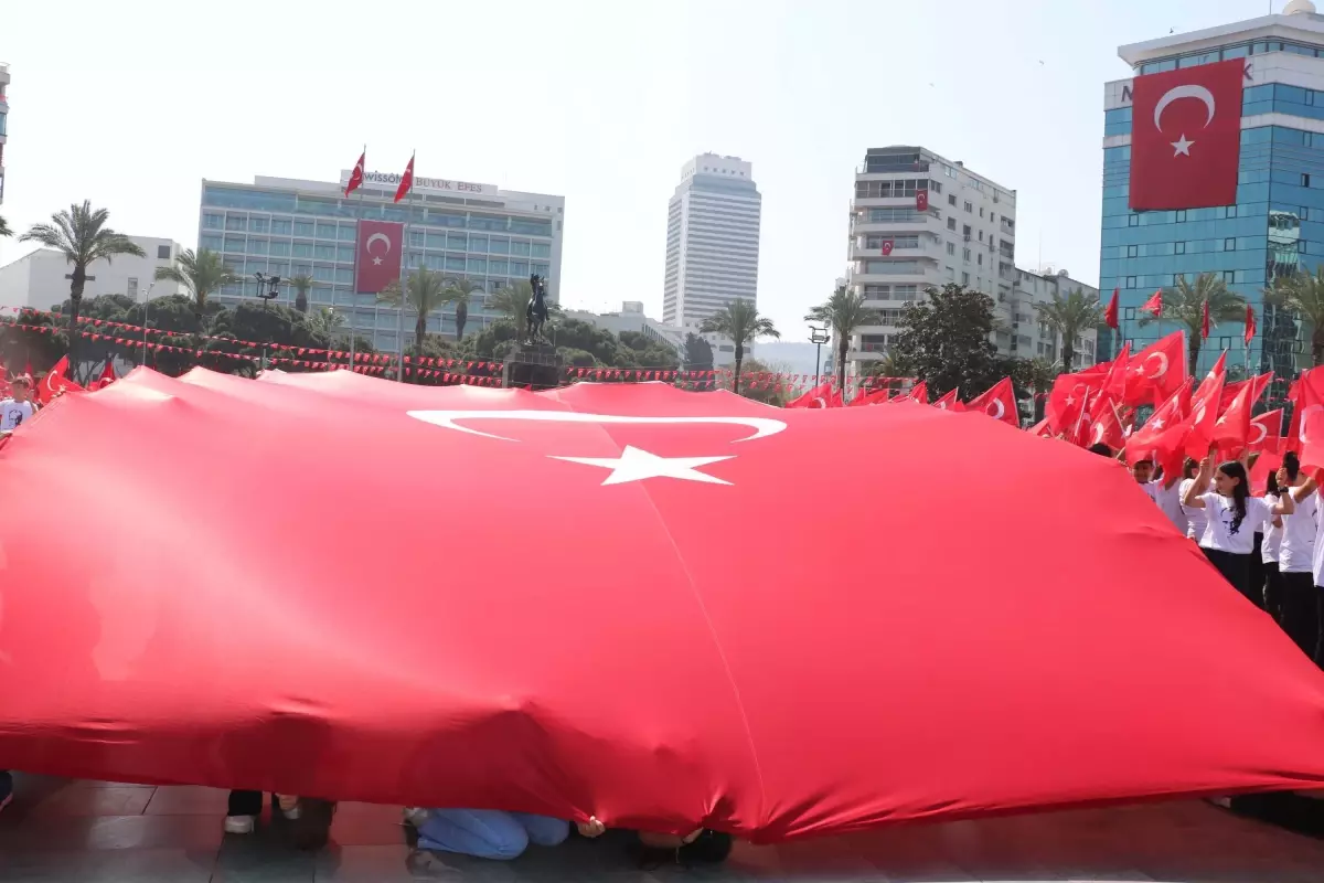 İzmir\'de 23 Nisan Coşkuyla Kutlandı