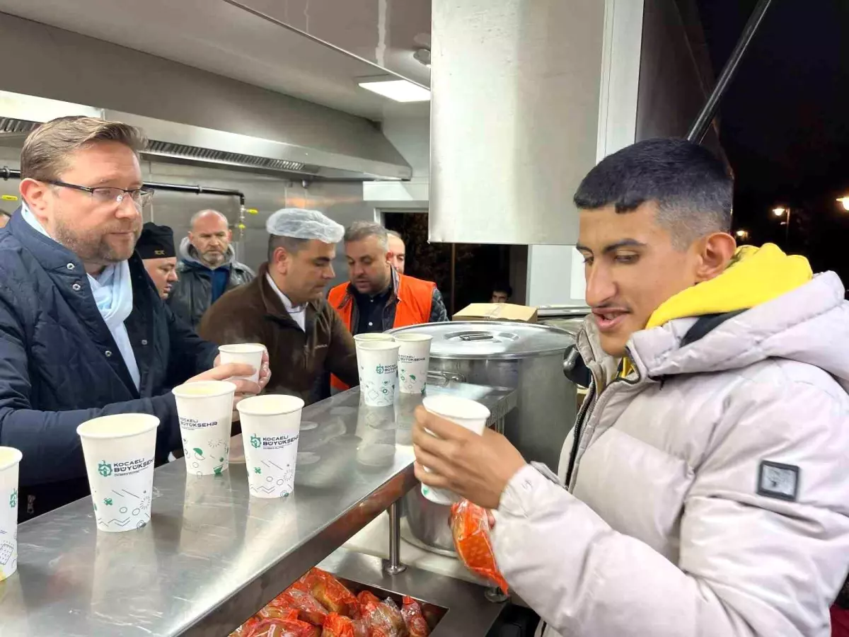 İstanbul\'daki Depremin Ardından Yardım Eli
