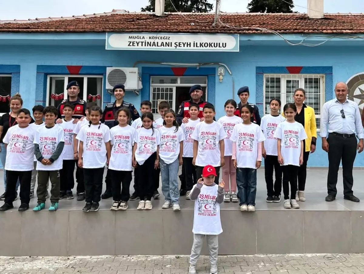Jandarma Öğrencileri Sevindirdi
