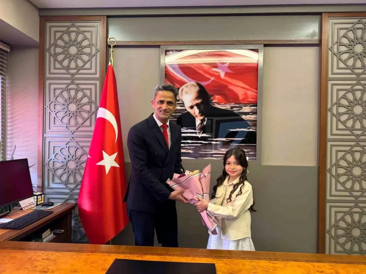 Çaycuma\'da Minik Kaymakam Duru Özer Görevi Devraldı