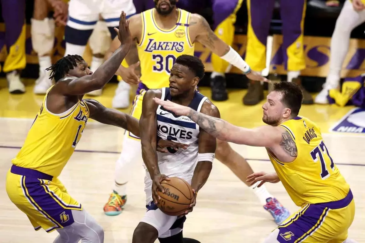 Lakers Seriyi Eşitledi