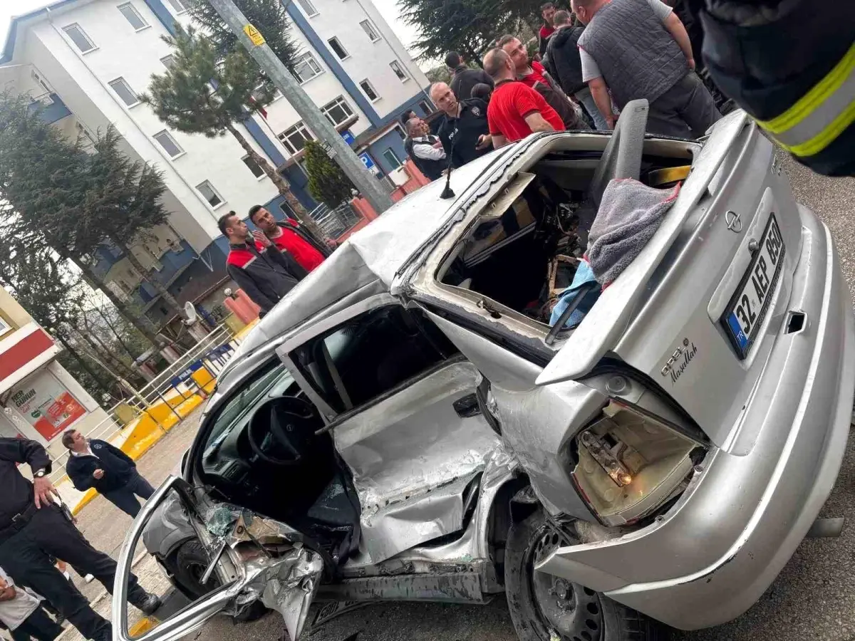 Isparta\'da Trafik Kazası: 1 Ölü, 3 Yaralı