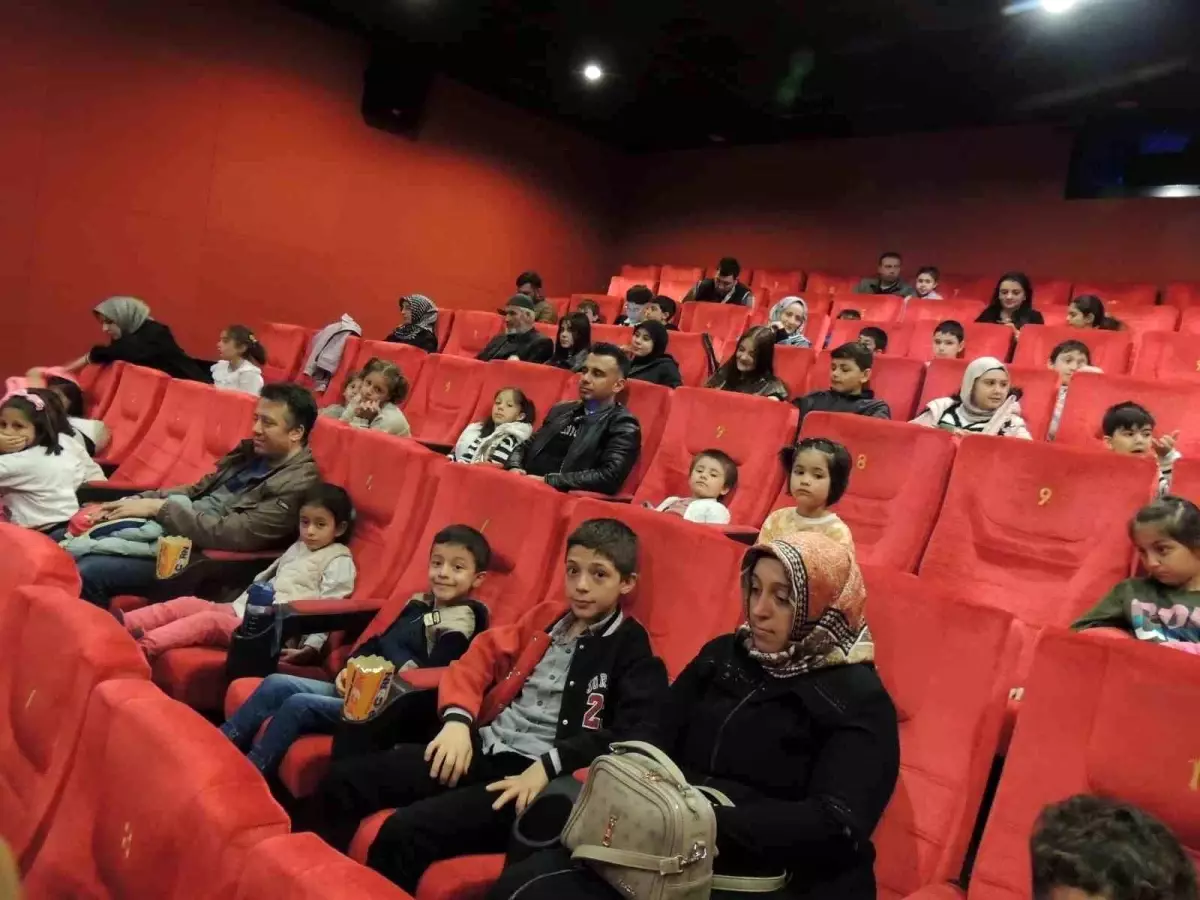 Şehit ve gazi çocukları 23 Nisan\'da sinema etkinliğinde buluştu