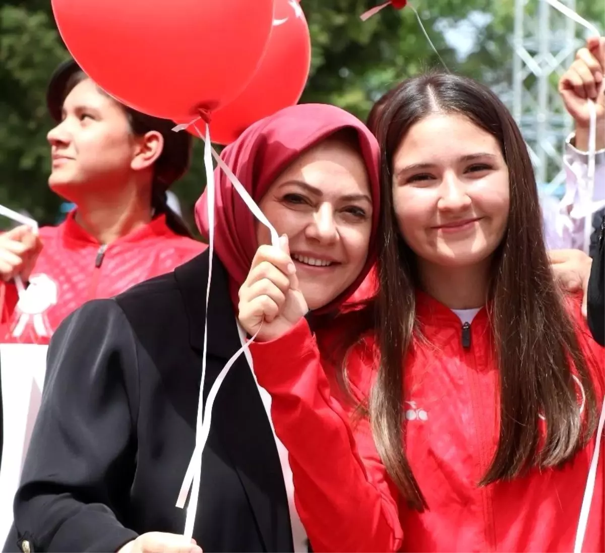 23 Nisan\'a Övgü: Türk Bayramı