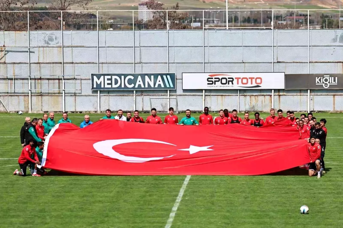 Sivasspor\'dan 23 Nisan Kutlaması