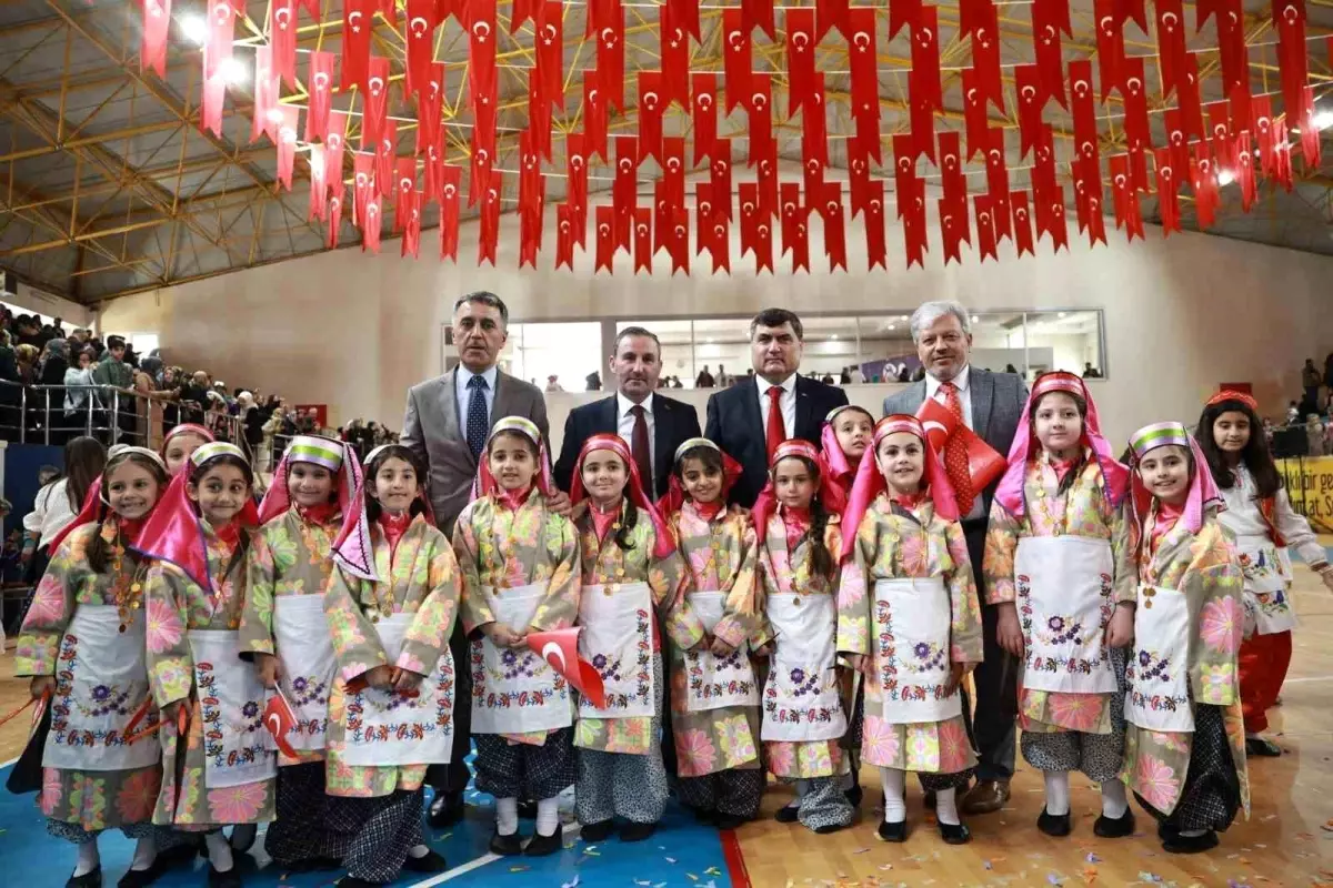 Sultanbeyli Ahmet Yesevi İlkokulu\'nda 23 Nisan Coşkusu