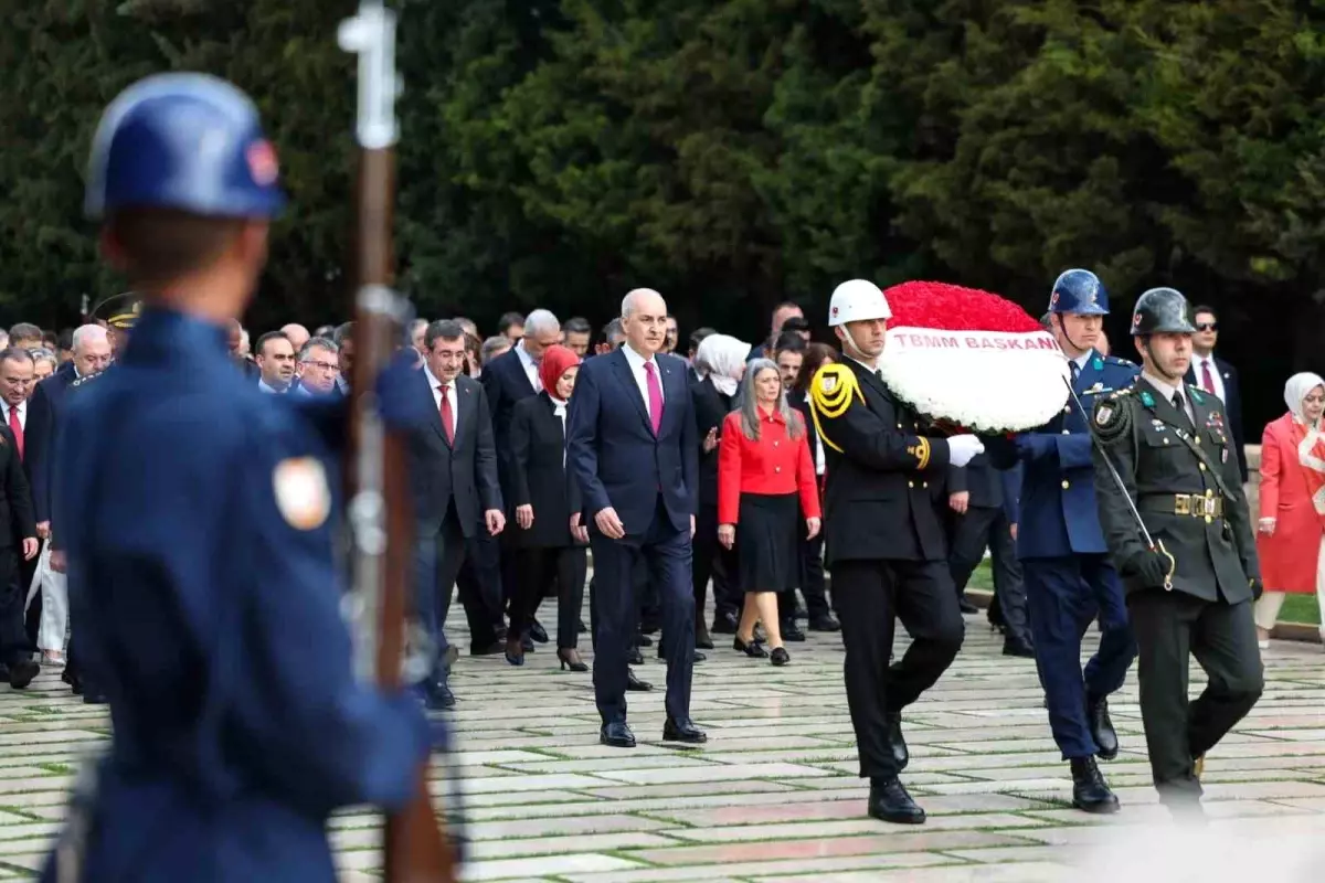 TBMM Başkanı Kurtulmuş ve devlet erkanından 23 Nisan\'da Anıtkabir\'e ziyaret