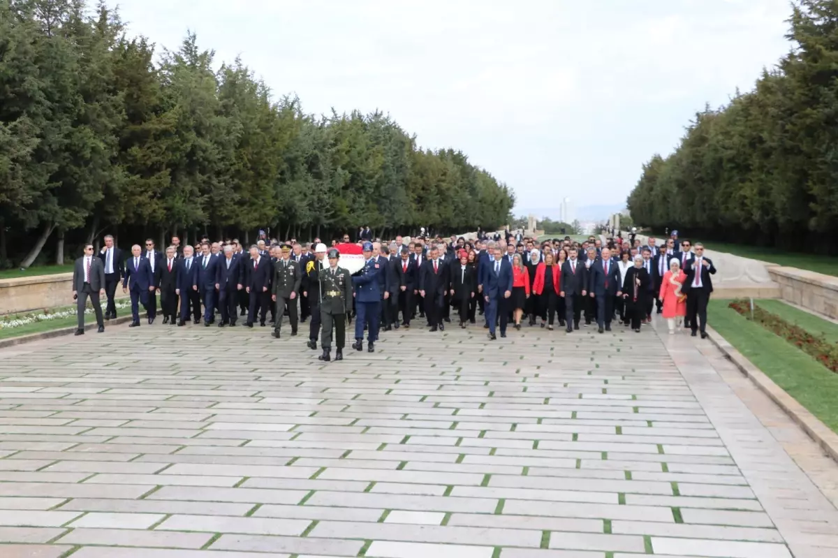 TBMM Başkanı Kurtulmuş, 23 Nisan\'da Anıtkabir\'i ziyaret etti