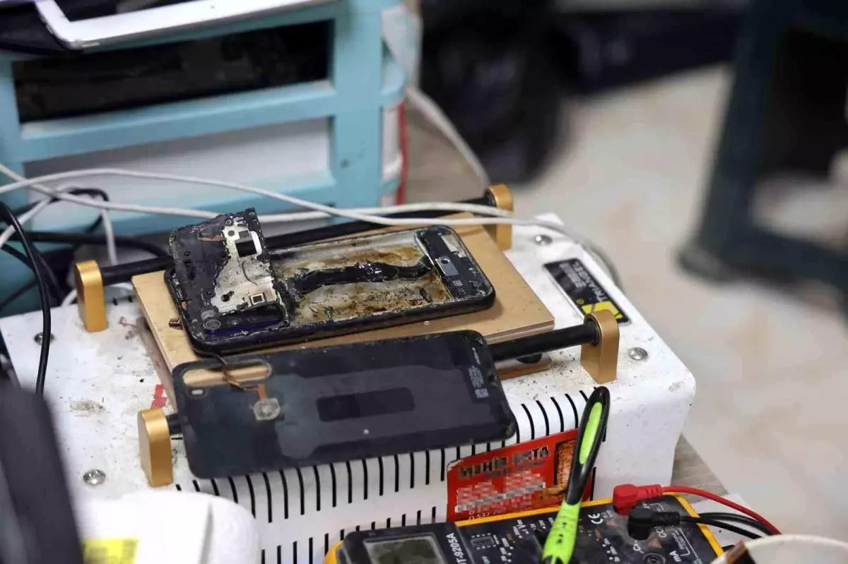 Hatay\'da Telefon Bataryası Patladı