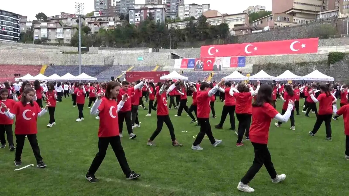 Zonguldak\'ta 23 Nisan Coşkusu: Zeybek Gösterisi