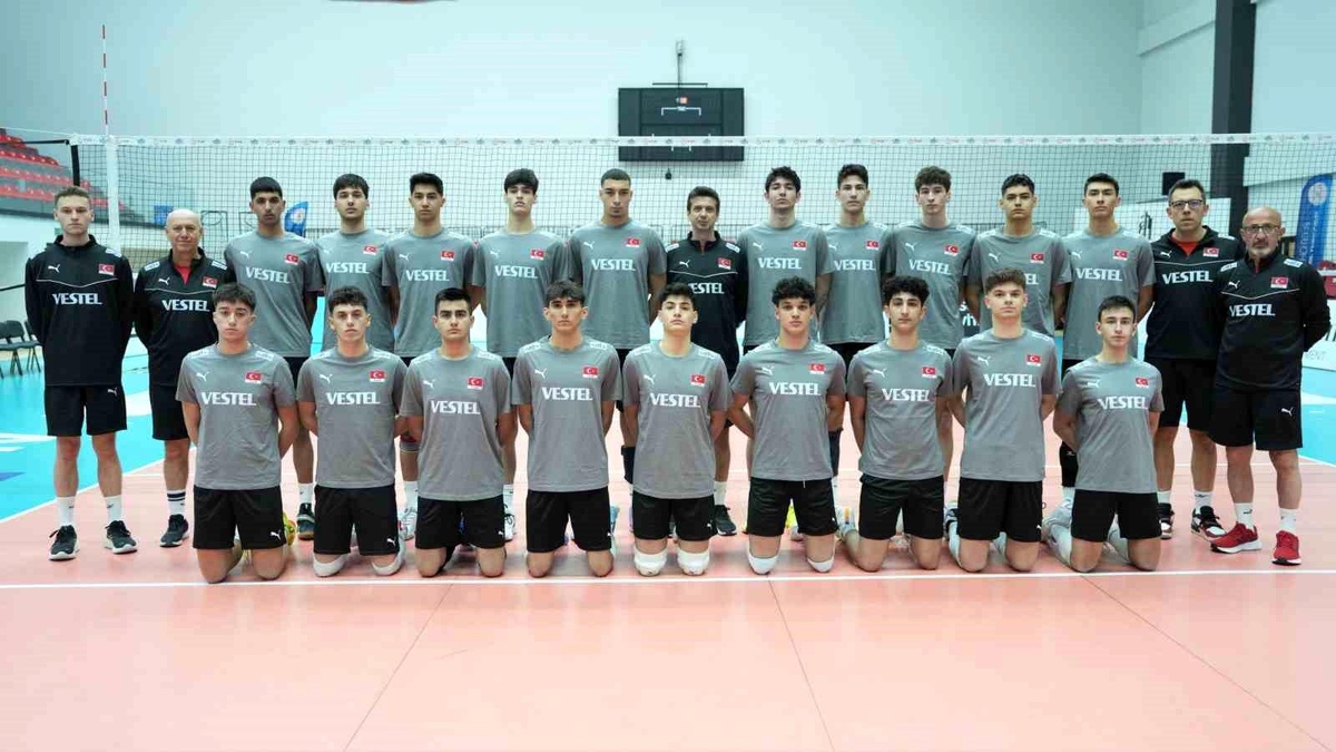U19 Erkek Milli Voleybol Takımı Alanya\'da Kamp Yapıyor