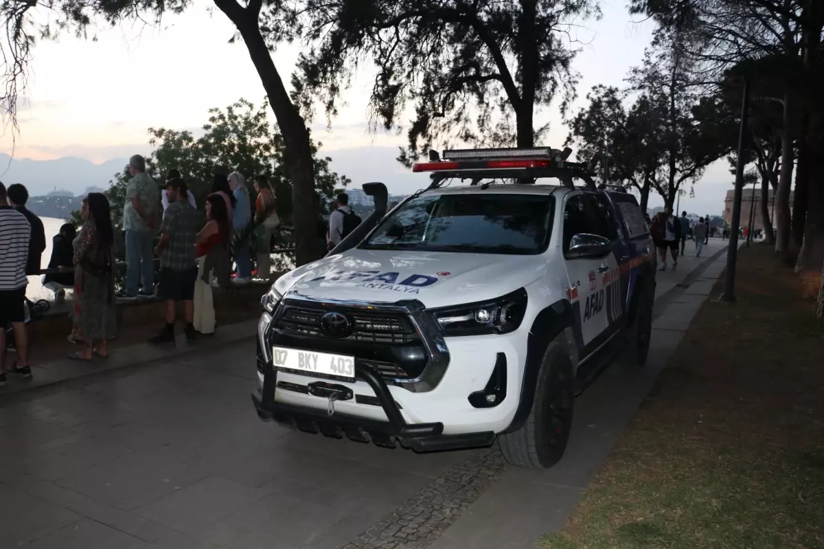 Antalya\'da Falezlerden Düşen Adam Hayatını Kaybetti