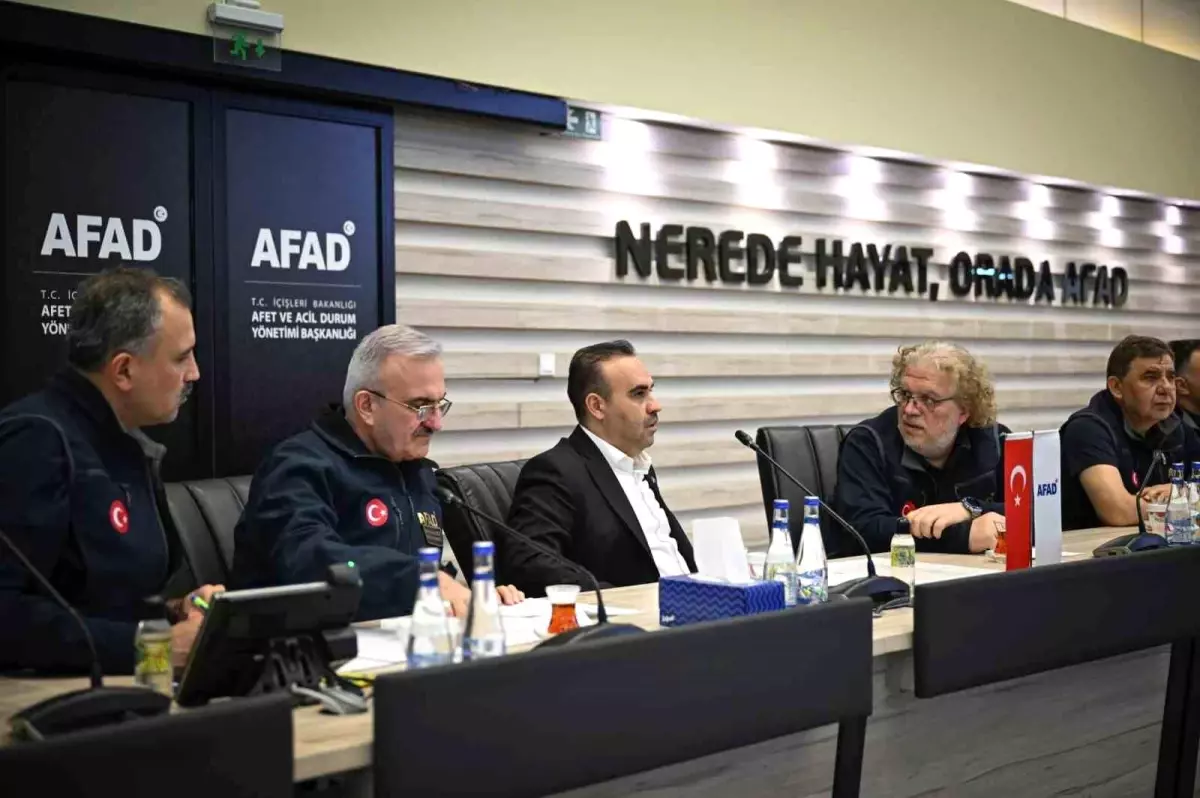 Bakan Kacır, AFAD\'ı Ziyaret Etti