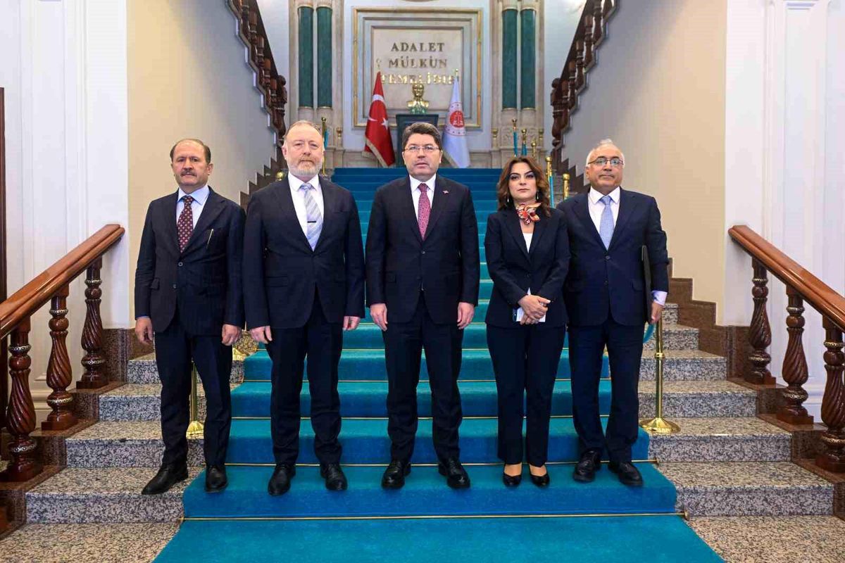 Bakan Tunç, DEM Parti Yetkilileriyle Görüştü