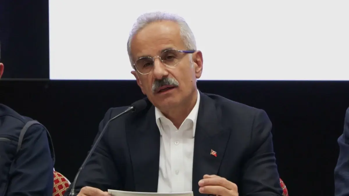 Ulaştırma ve Altyapı Bakanı Uraloğlu: \'Deprem Sonrası Altyapı Çalışmaları Devam Ediyor\'