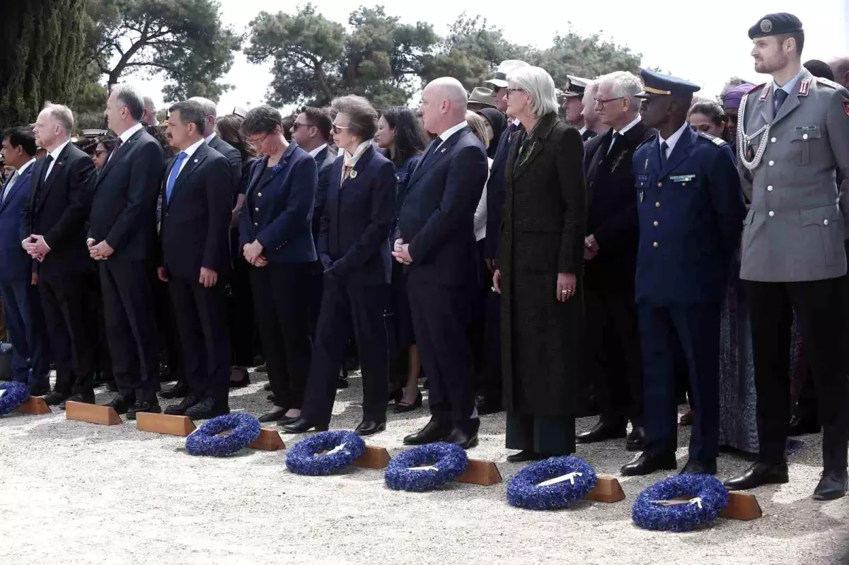 Çanakkale Kara Savaşları\'nın yıl dönümünde Fransız ve İngiliz anıtlarında tören düzenlendi