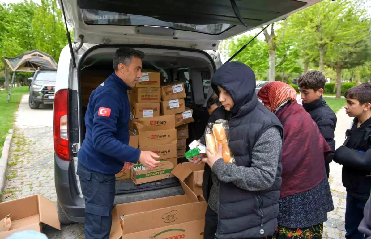 Esenyurt Belediyesi, Depremzedelere Destek Veriyor