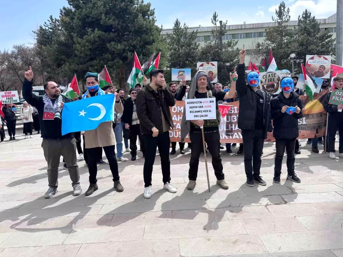 Erzurum\'da Gazze ve Doğu Türkistan İçin Yürüyüş