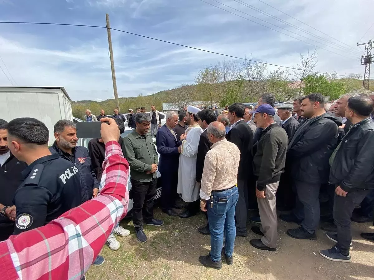Kalp Krizine Yenik Düşen Komiser Toprağa Verildi