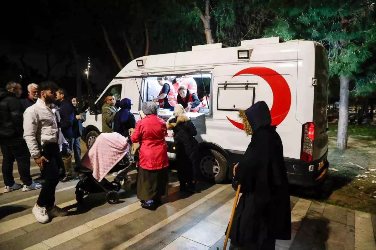 Kızılay Deprem Sonrası Beslenme Desteği Sağladı