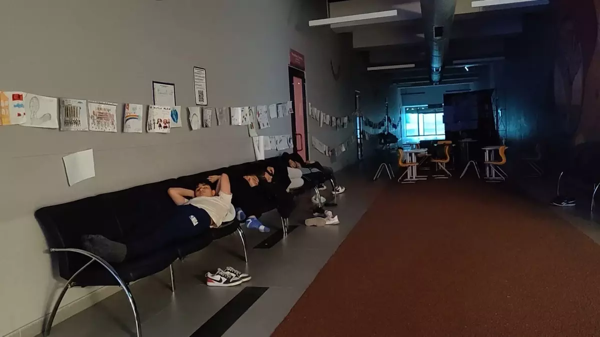 İstanbullular Deprem Geceyi Dışarıda Geçirdi