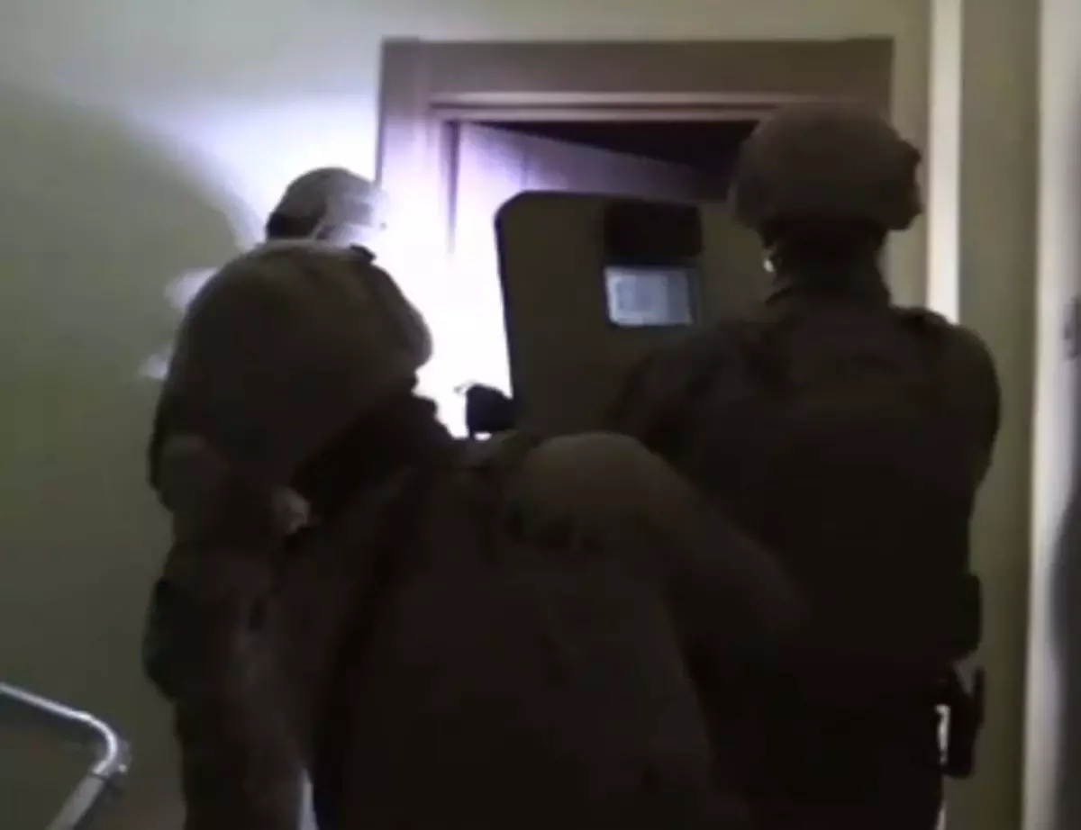 İzmir\'de FETÖ Operasyonu: 6 Gözaltı