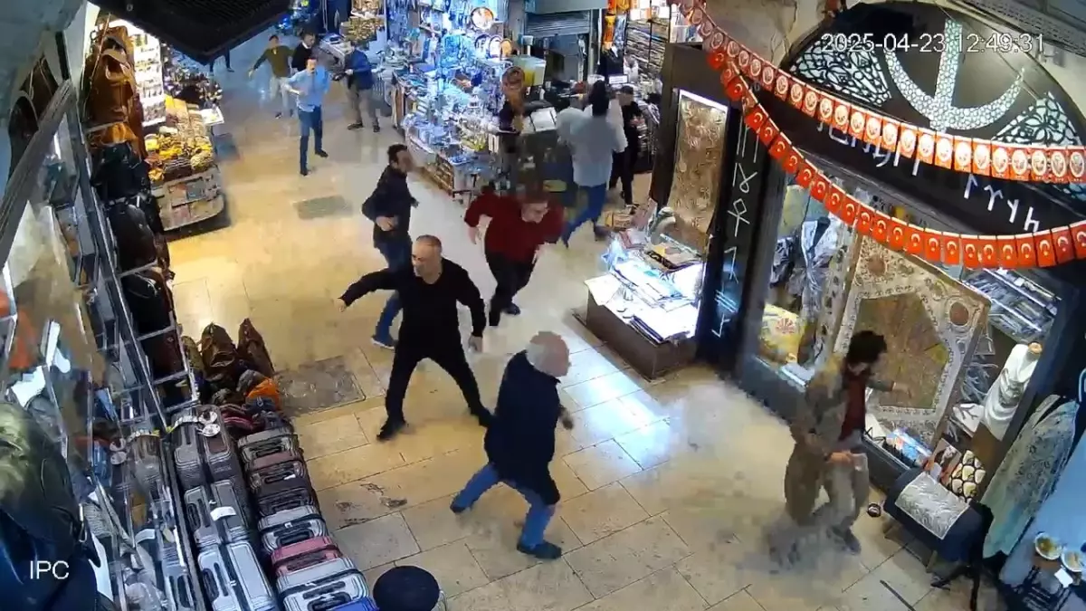 Kapalıçarşı\'da Deprem Panik Yarattı