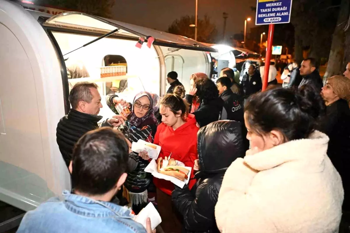 Kartepe Belediyesi Depremzedelere Destek İçin İstanbul\'a Gitti