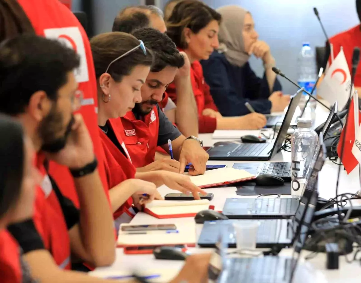 Kızılay Deprem Sonrası İkramda Bulundu