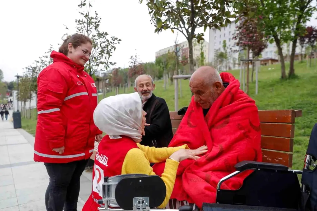 Kızılay Depremzedelere Beslenme Desteği Sağlıyor