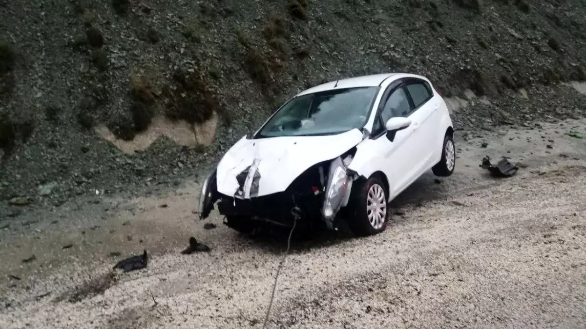 Isparta\'da otomobil kazası: 2 yaralı