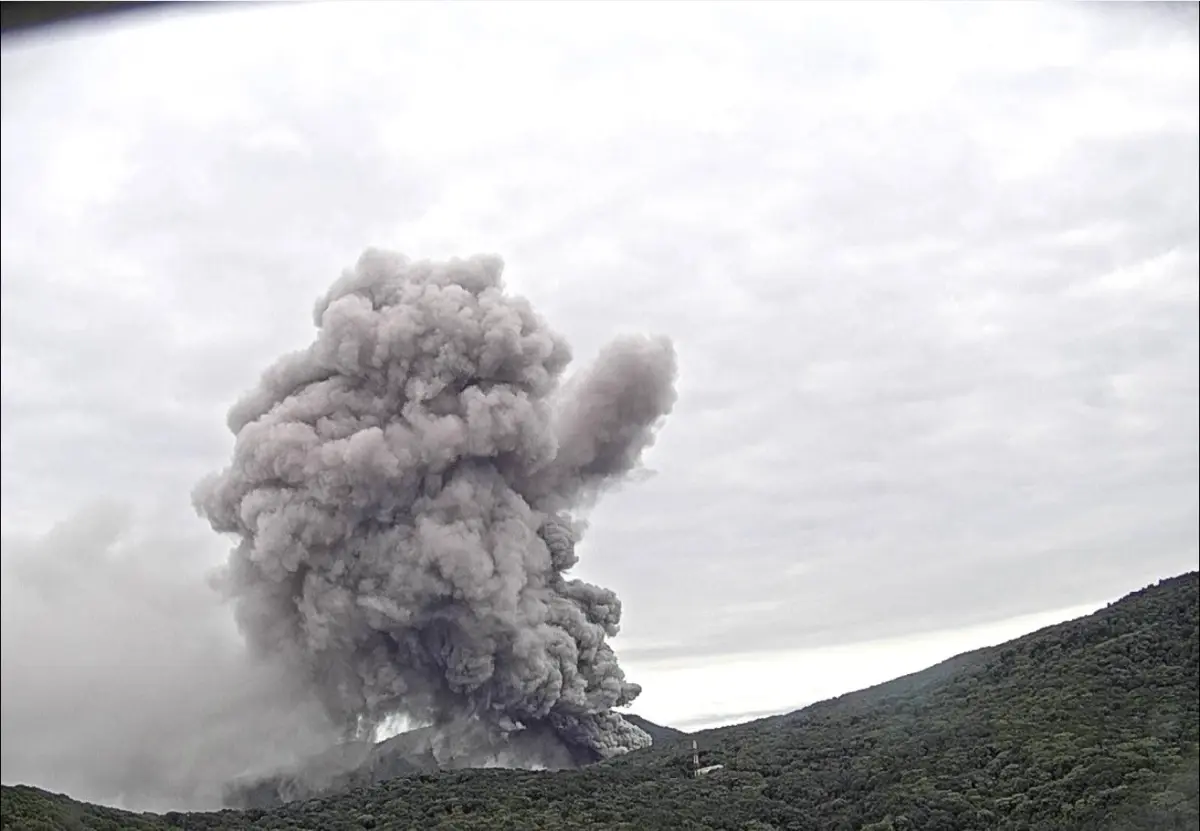 Kosta Rika\'da Poas Yanardağı Patladı