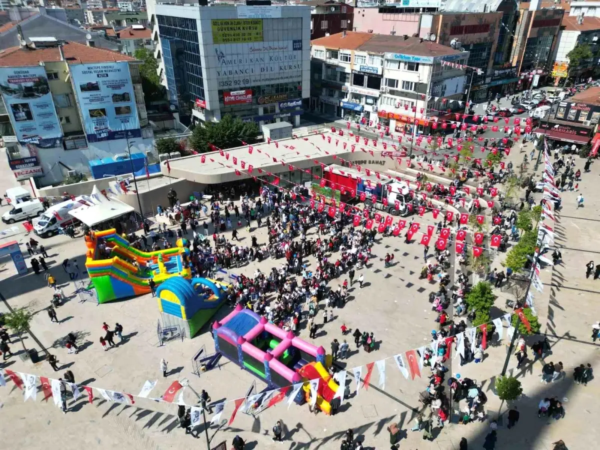 Maltepe\'de 23 Nisan Coşkusu: Çocuklar Şenlikte Eğlendi
