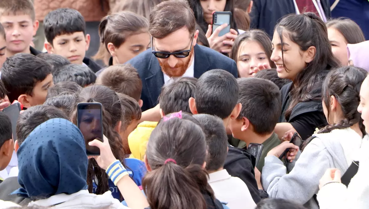 Erzurumspor, 23 Nisan\'da Öğrencileri Sevindirdi