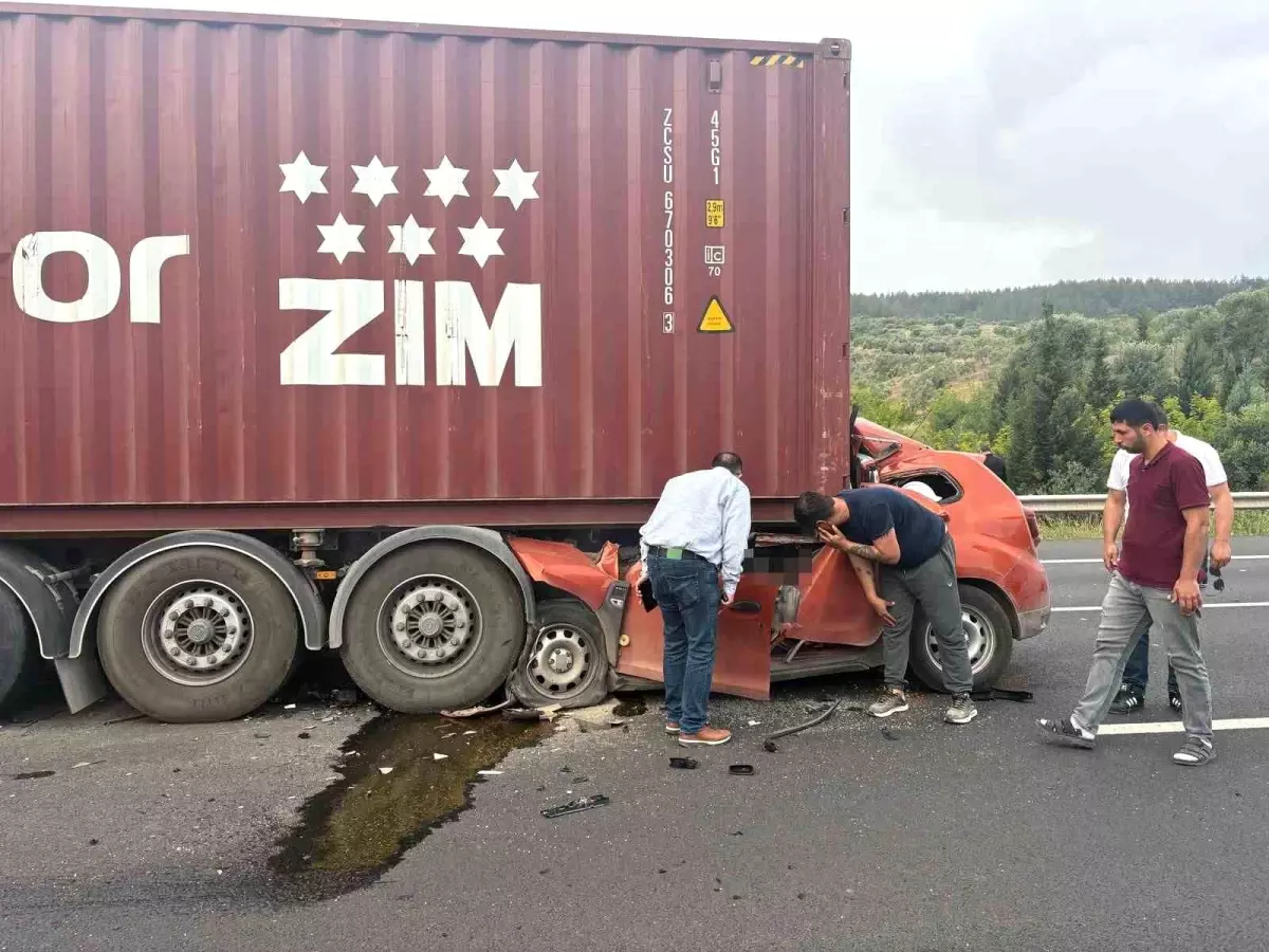 Osmaniye\'de Trafik Kazası: Otomobil Tıra Çarptı, Sürücü Hayatını Kaybetti