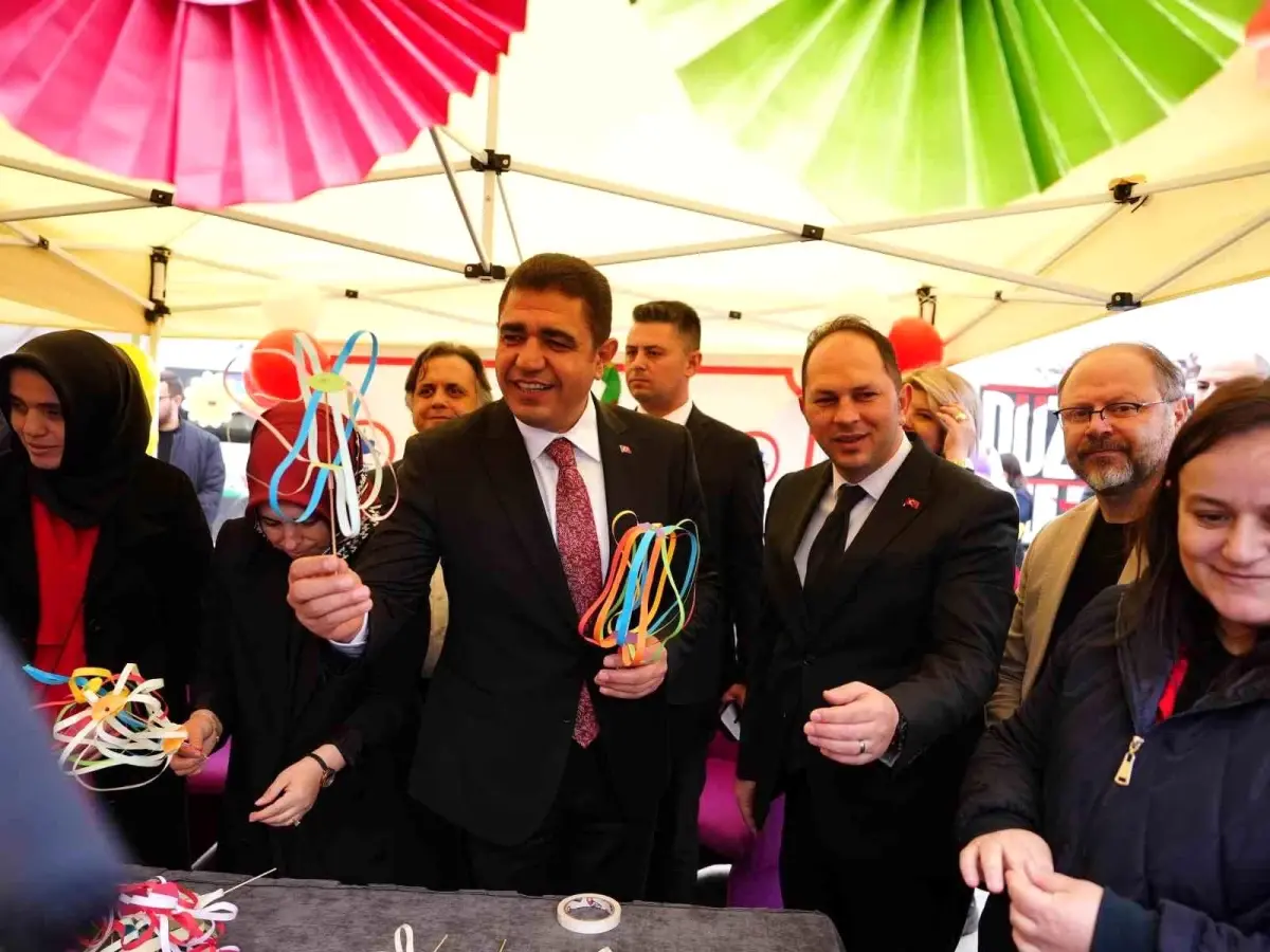 Düzce\'de 23 Nisan Kutlamaları Şenlik Havasında Geçti