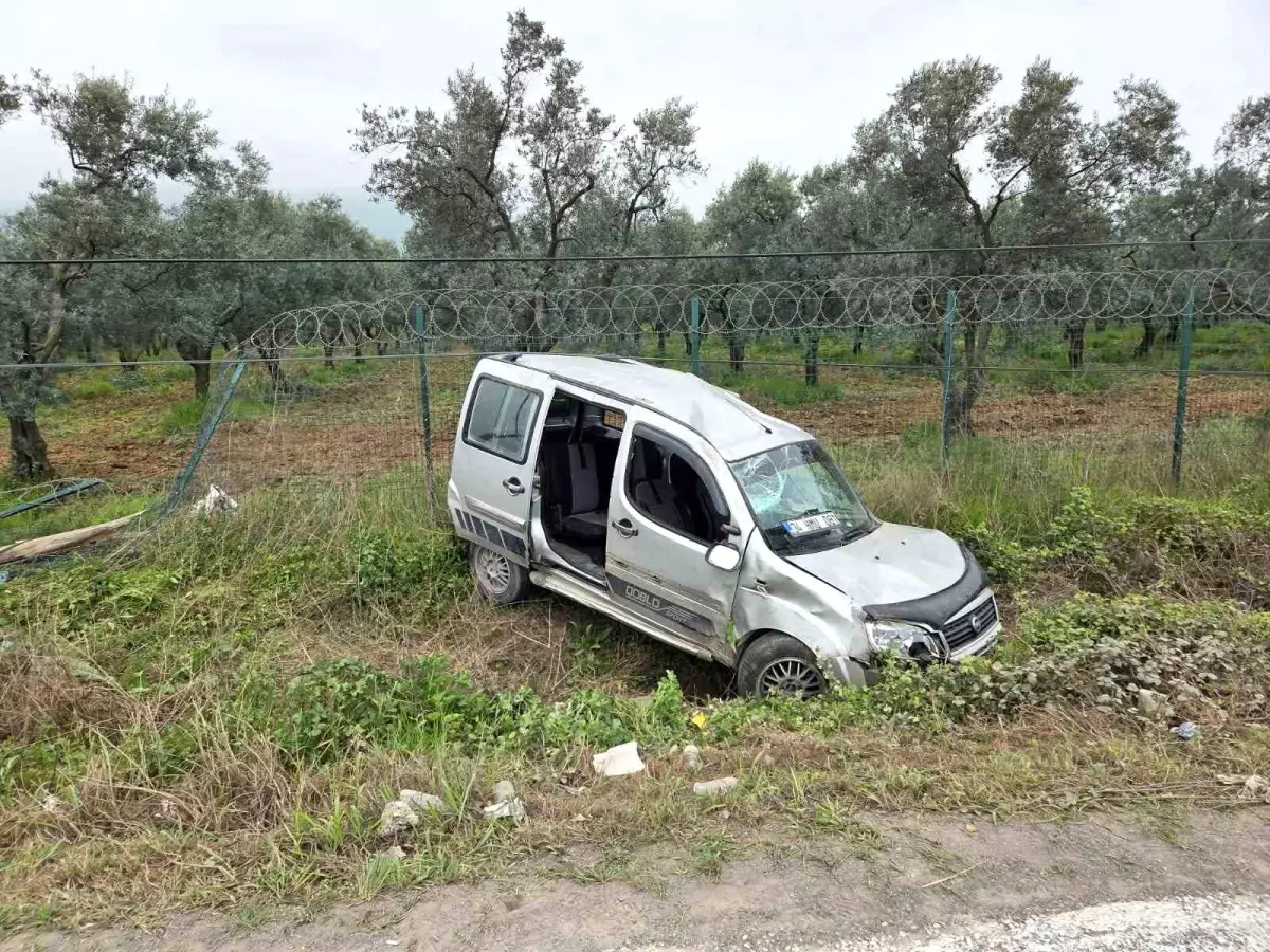 Bursa\'da Araç Tarlaya Uçtu: 3 Yaralı