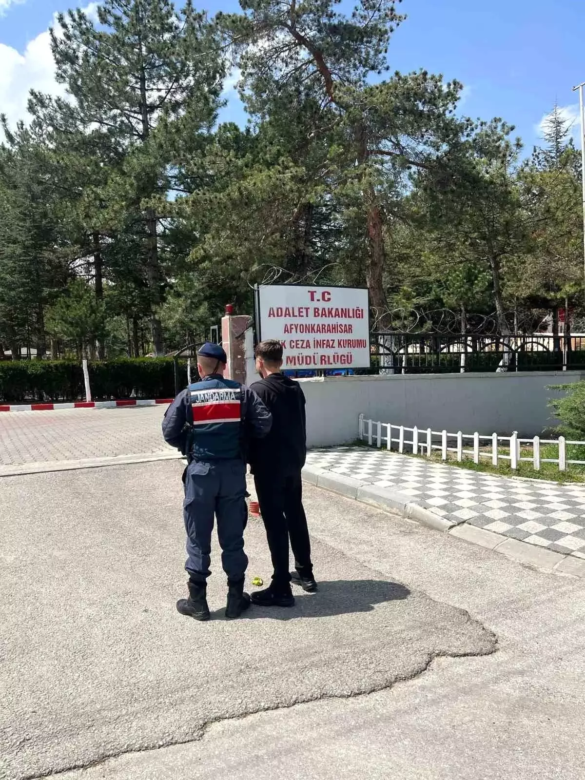 Afyonkarahisar\'da 9 Yıl Hapis Cezalı Şahıs Yakalandı