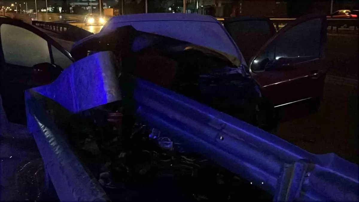 Gebze\'de Otomobil Yangını: Sürücü Kurtarıldı