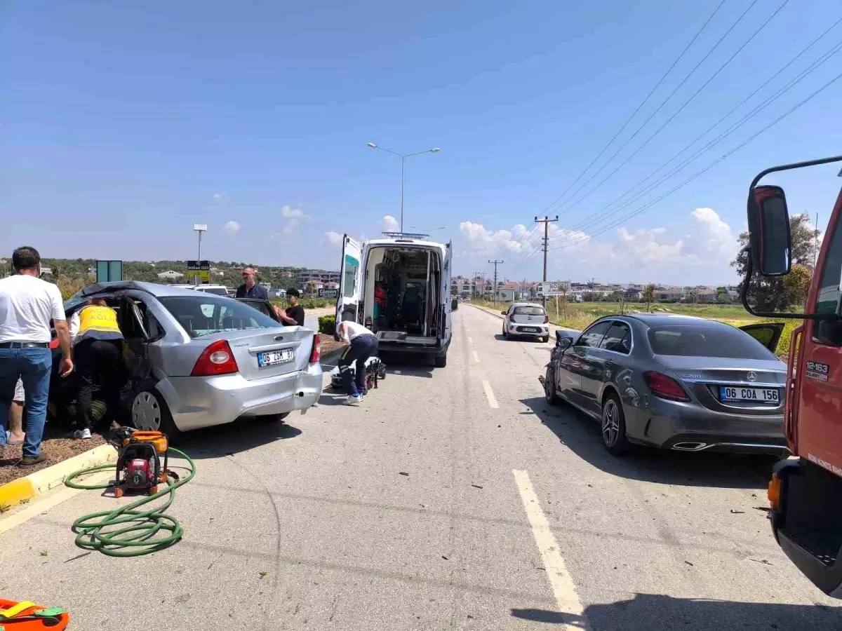 Ayvalık\'ta Trafik Kazası: 1 Yaralı