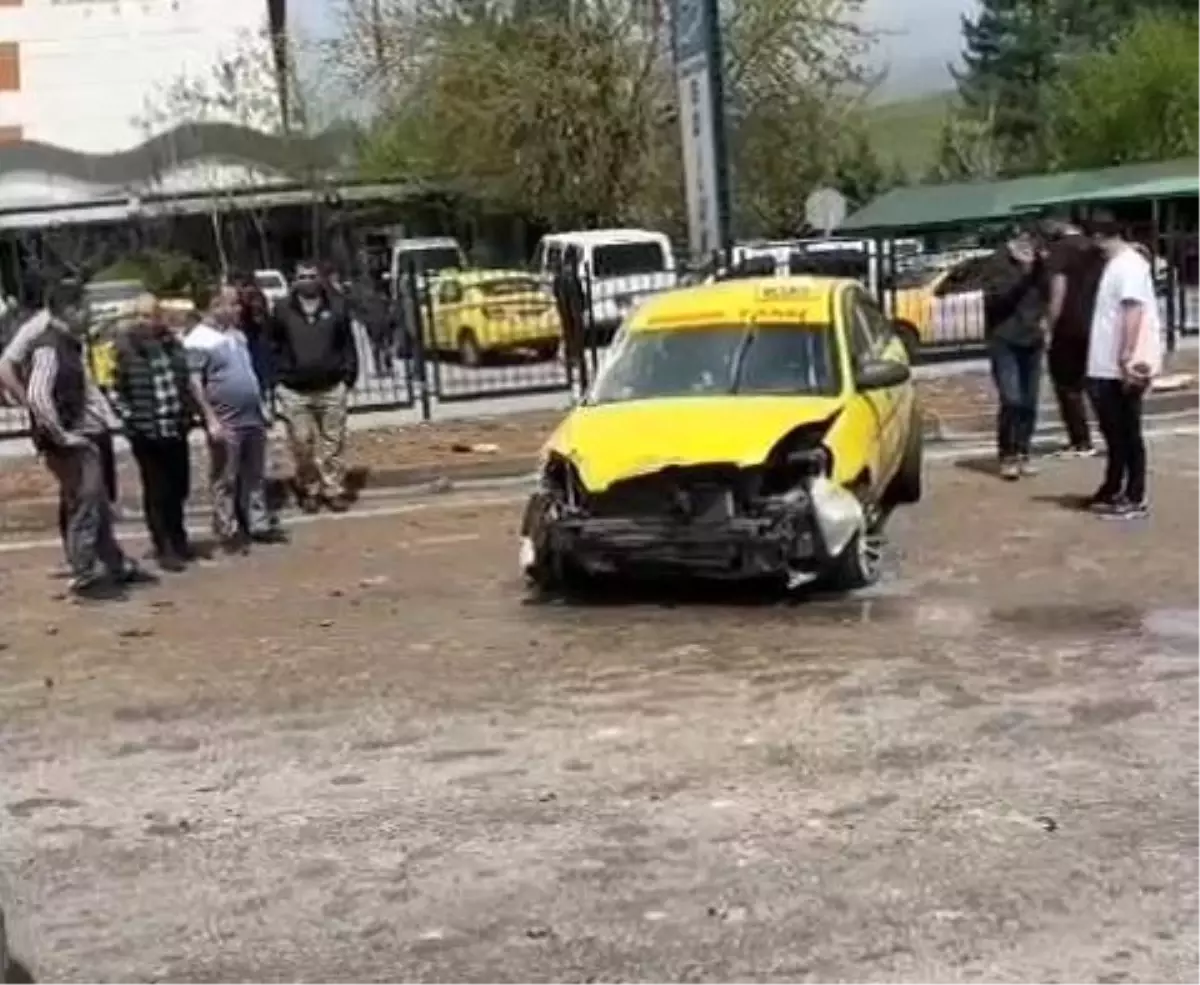 Bingöl\'de Trafik Kazası: 3 Yaralı