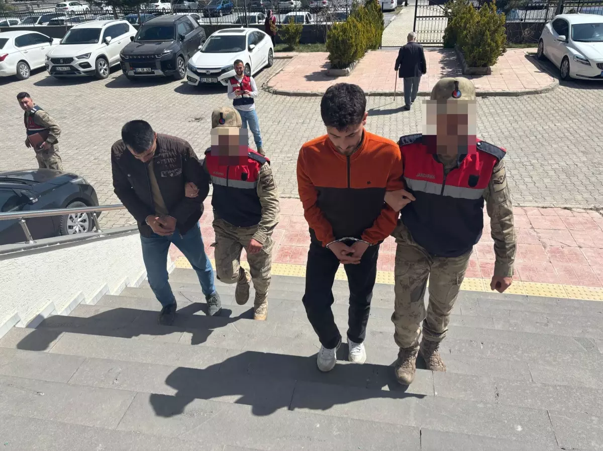 Bitlis\'te 4 Göçmen Kaçakçısı Tutuklandı